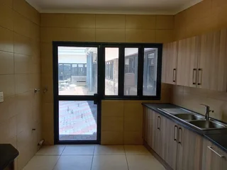 727m² Office to rent Woodmead