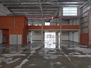 800m² Warehouse To Rent, Longlake