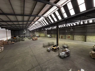 2280m² Warehouse with a 690m² yard area TO LET in Montague Gardens