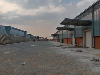 800m² Warehouse To Rent, Longlake