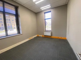 534 sqm Office To Let in Fourways