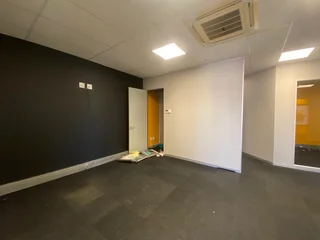 139 sqm Office To Let in Fourways