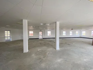369 sqm Office To Let in Fourways