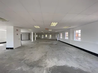 369 sqm Office To Let in Fourways