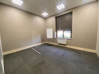 534 sqm Office To Let in Fourways