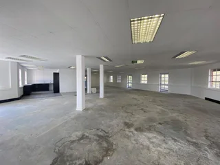 369 sqm Office To Let in Fourways