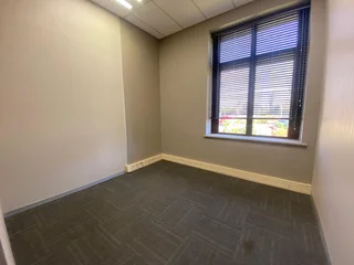 534 sqm Office To Let in Fourways