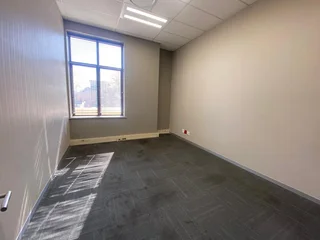 534 sqm Office To Let in Fourways