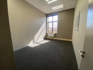 534 sqm Office To Let in Fourways