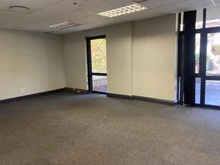 156 sqm Office To Let in Bryanston