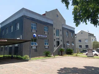 275m² Office to rent Sunninghill