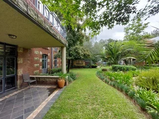 156 sqm Office To Let in Bryanston