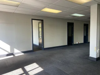 156 sqm Office To Let in Bryanston