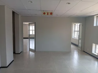 275m² Office to rent Sunninghill