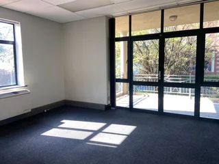 156 sqm Office To Let in Bryanston