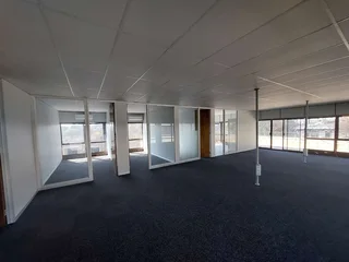 1018 sqm Office to Let in Bedfordview