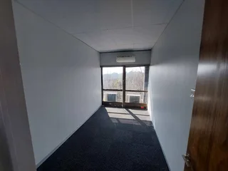 1018 sqm Office to Let in Bedfordview