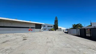 Freestanding Warehouse To Let With Ample Yard In Epping
