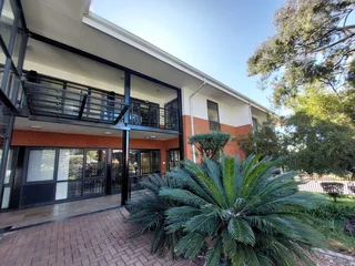 247 sqm Office To Let