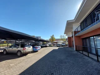 247 sqm Office To Let