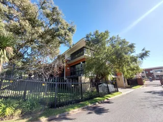 247 sqm Office To Let