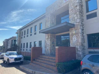 220 sqm Office To Let in Fourways