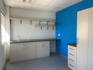 220 sqm Office To Let in Fourways