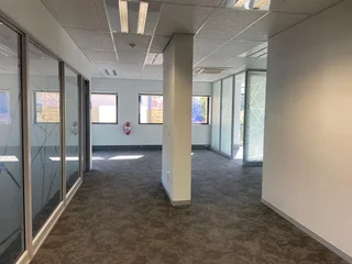 220 sqm Office To Let in Fourways