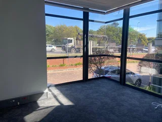 220 sqm Office To Let in Fourways