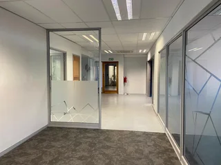 220 sqm Office To Let in Fourways