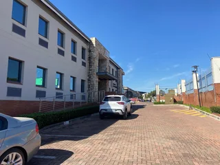 220 sqm Office To Let in Fourways