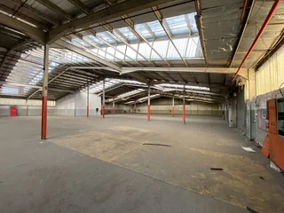 4000m2 and 2000m2 Warehouse with 2300m2 yard with loading docks