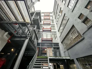 98m² Office Space To Let in Woodstock