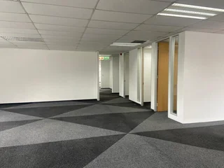 386 sqm Office To Let in Bryanston