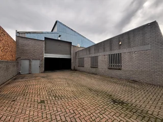 1545m² Warehouse TO LET in Montague Gardens with yard area