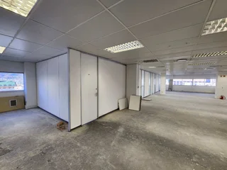 1415m2 White Boxed Office floor To rent in 4* Green Rated 14 Long Street, Cape Town CBD