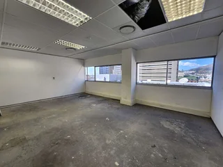 1415m2 White Boxed Office floor To rent in 4* Green Rated 14 Long Street, Cape Town CBD
