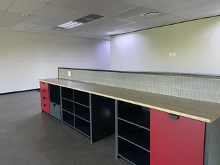 733 sqm Office To Let in Bryanston