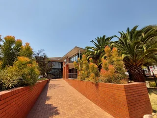 225 sqm Ground Floor Office to Let