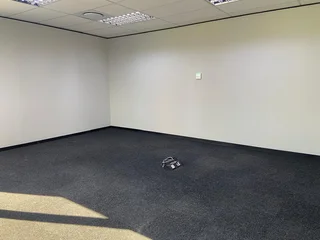 733 sqm Office To Let in Bryanston