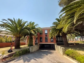 225 sqm Ground Floor Office to Let