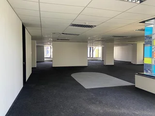 733 sqm Office To Let in Bryanston