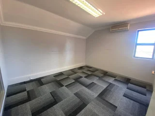 215 sqm Office To Let in Fourways