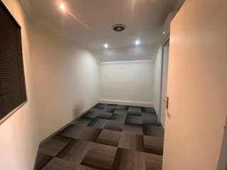 215 sqm Office To Let in Fourways