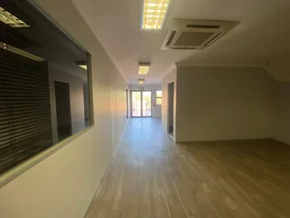 215 sqm Office To Let in Fourways