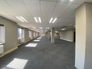 500 sqm Office To Let in Fourways