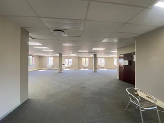 500 sqm Office To Let in Fourways