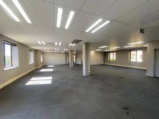 500 sqm Office To Let in Fourways