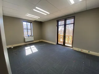 500 sqm Office To Let in Fourways