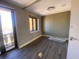 500 sqm Office To Let in Fourways